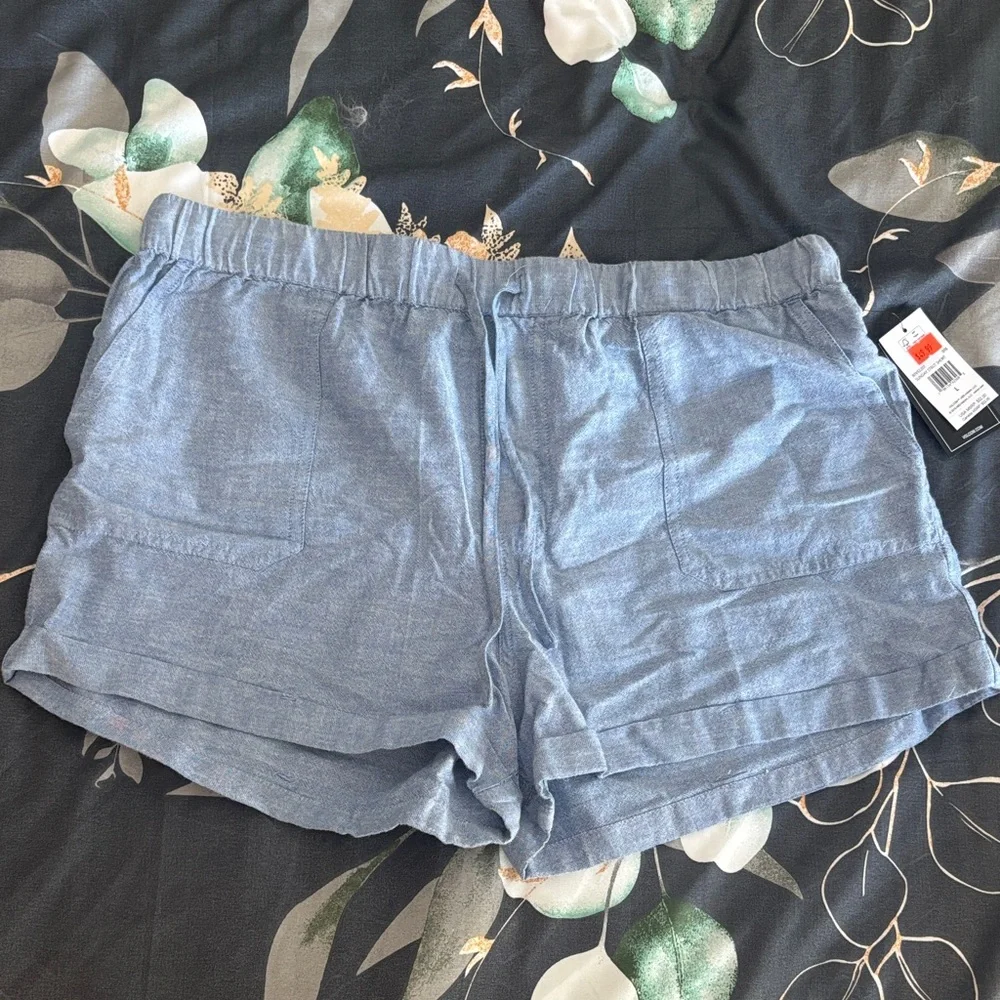 Volcom Shorts - Picture 1 of 3